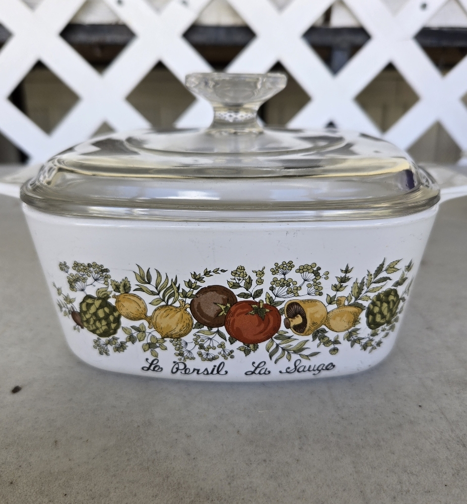 Corningware.      Casserole Dish.   (OS)